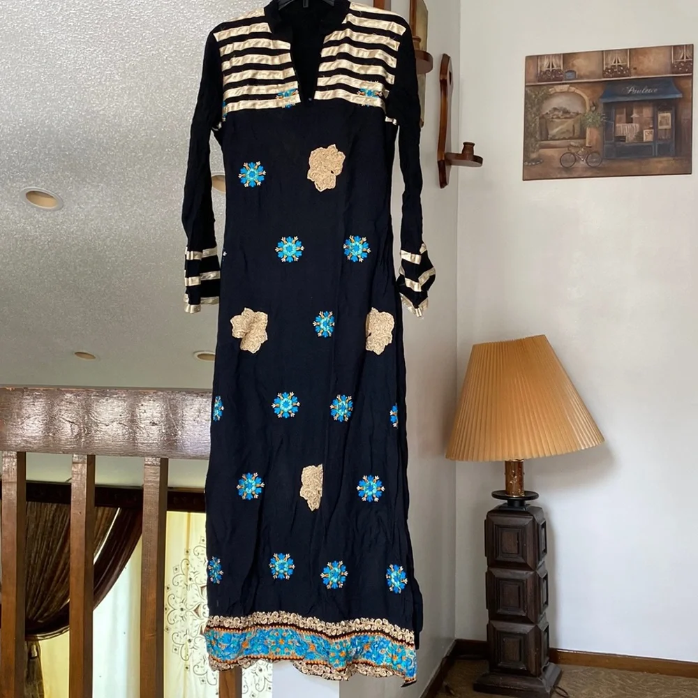 Indian Pakistani embroidered Linen kameez - Picture 1 of 4